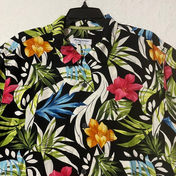 Tommy Bahama Other - Tommy Bahama Camp Shirt Men XL Veracruz Cay Lush Escape Tropical Floral Hawaiian